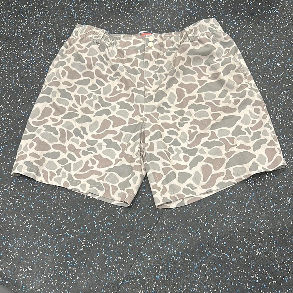 BURLEBO Men's Camo Shorts - Gray and Brown